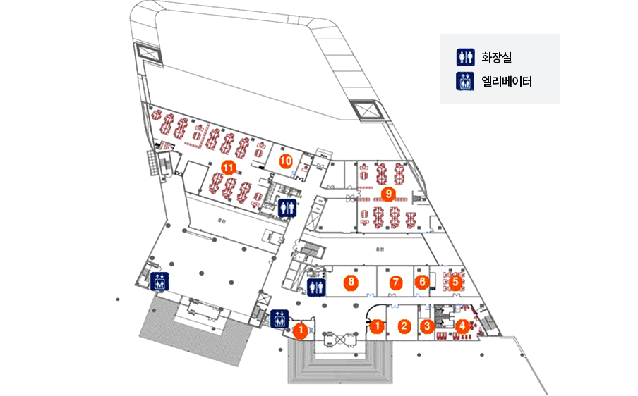 충청남도 의회 청사 1층을 나타내는 이미지로 주출입구 2곳과 청사 내부를 포함합니다. 1번 예산분석담당관실, 2번 충청남도 체육회, 3번 충청남도 장애인체육회, 4번 충청남도 체육회, 5번 민족평화통일자문회의 충청지역회의, 6번 충청남도 여성단체협의회, 7번 특별위원회 회의실, 8번 간담회장, 9번 예산결산 특별위원회 위원장실, 10번 특별위원회 전문위원실, 11번 112호 소회의실입니다.